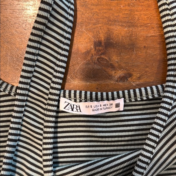 Zara Fitted Blue Ribbed Crop Tank Top - Picture 2 of 2